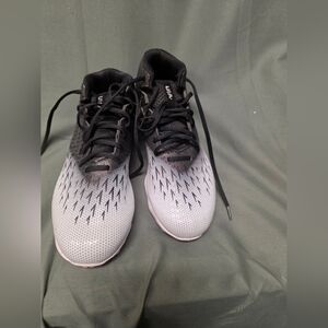 Under Armour Men's Black and White Athletic Shoes